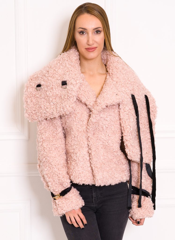 Glamadise.sk - Dámska krátka bunda imitácia baránka s prackami - ružová -  Due Linee - Zimné bundy - Dámske oblečenie - GLAM, protože chci být odlišná!