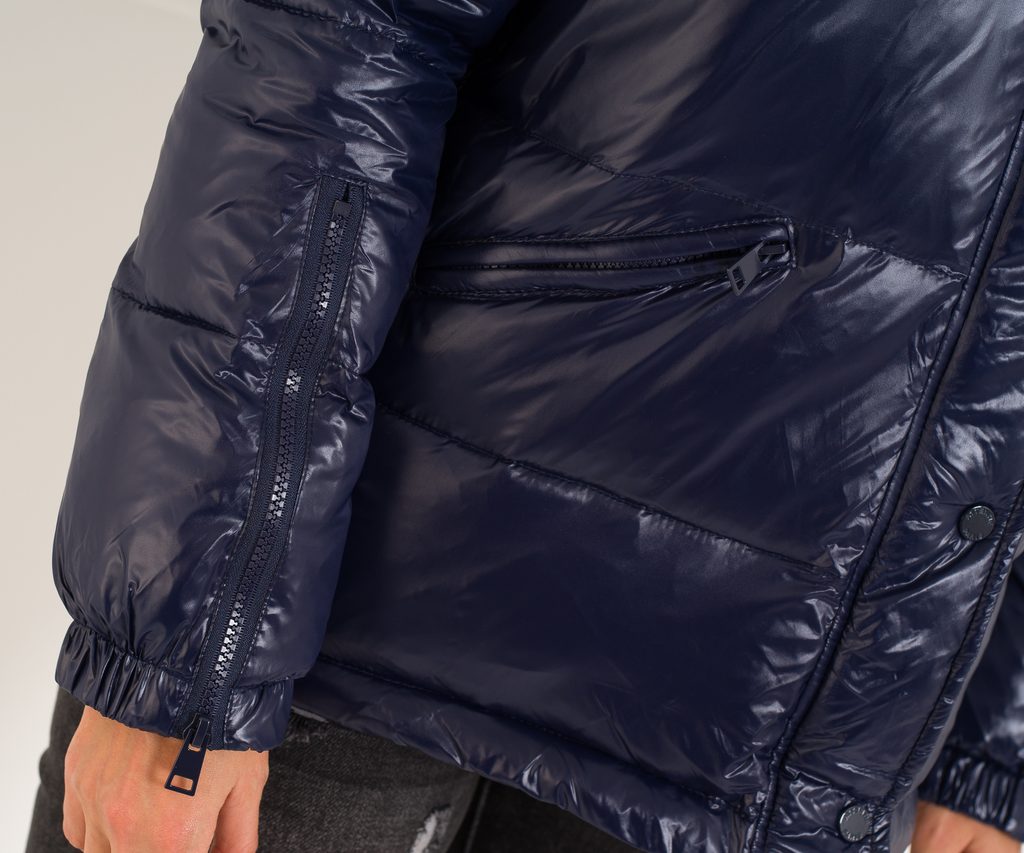 Glamadise.sk - Dámská lesklá zimní bunda s pravým mývalovcem modrá - Due  Linee - Zimné bundy - Dámske oblečenie - GLAM, protože chci být odlišná!