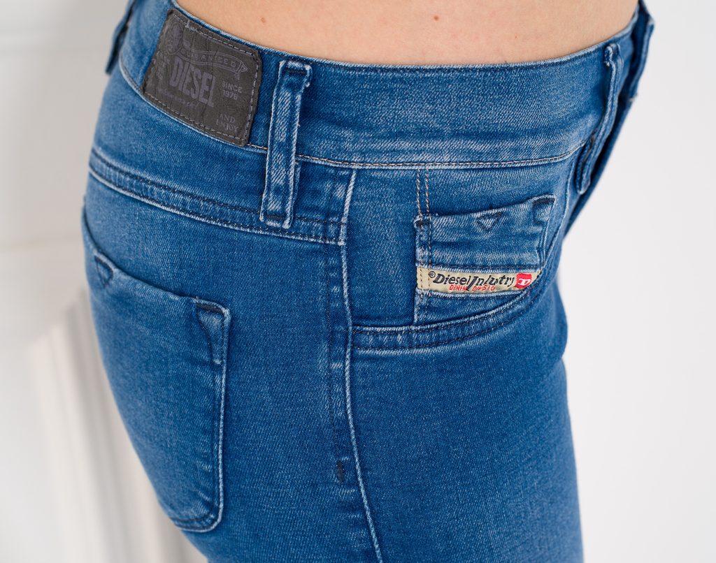 Jeans donna DIESEL - Blu - DIESEL - Jeans e pantaloni - Abbigliamento da  donna - Abbigliamento e borse donna online