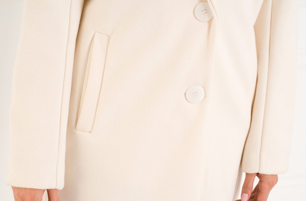 Dámský flaušový kabát bílý - Glamorous by Glam - Kabáty - Dámské oblečení -  GLAM, protože chci být odlišná!