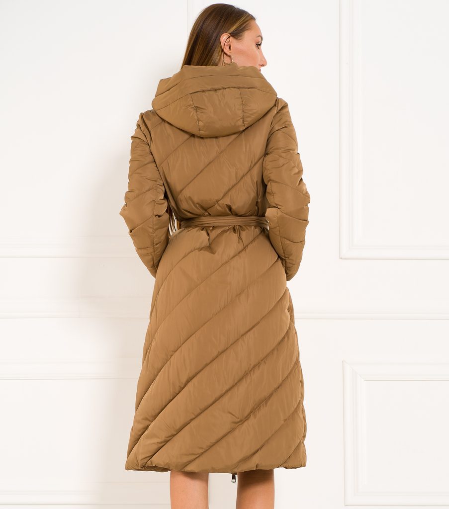 Dámská dlouhá zimní bunda s asymetrickým zipem - béžová sand - Due Linee -  Zimní bundy - Dámské oblečení - GLAM, protože chci být odlišná!