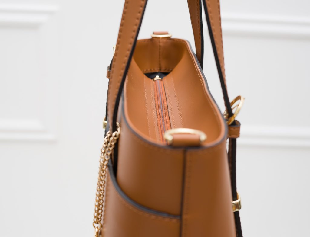 Dámská kožená kabelka s jednou přezkou na straně matná - hnědá - Glamorous  by GLAM - Přes rameno - Kožené kabelky - GLAM, protože chci být odlišná!