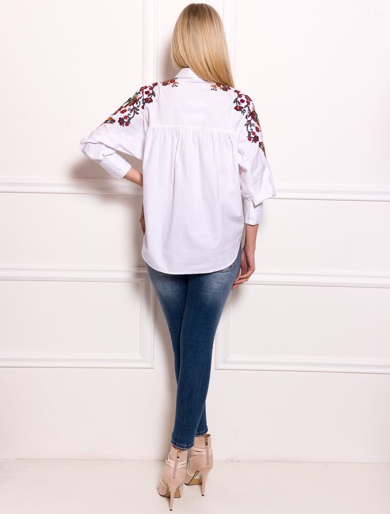 Glamadise.sk - Dámská bílá košile s barevnými květy - Due Linee - Topy a  blúzky - Dámske oblečenie - GLAM, protože chci být odlišná!