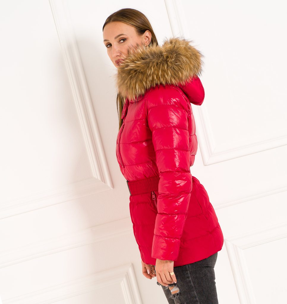 Dámská zimní bunda červená s páskem a pravým mývalovcem - Due Linee - Zimní  bundy - Dámské oblečení - GLAM, protože chci být odlišná!