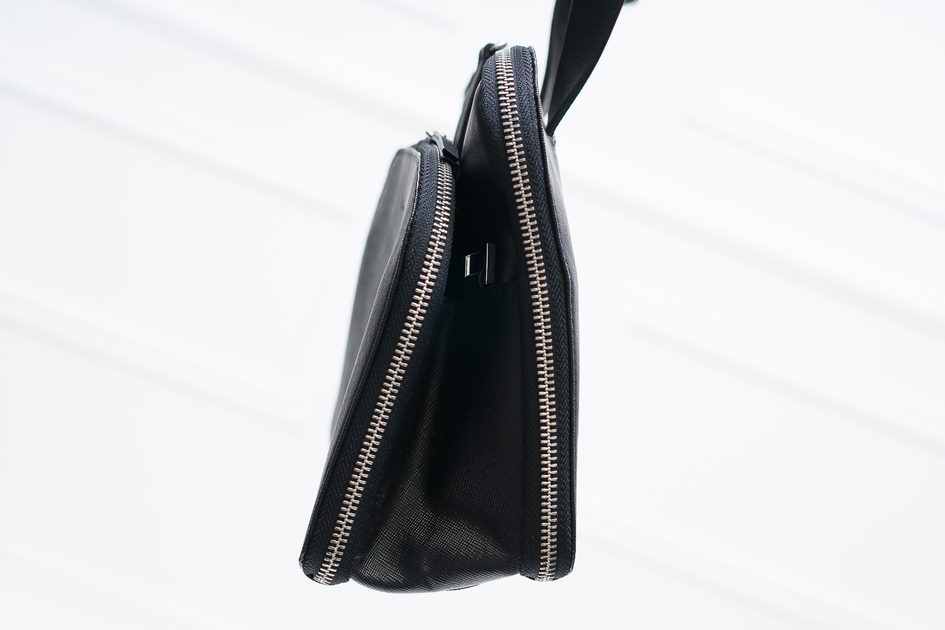 Guy Laroche Noir Black Handbag with Strap (In Excellent Condition)