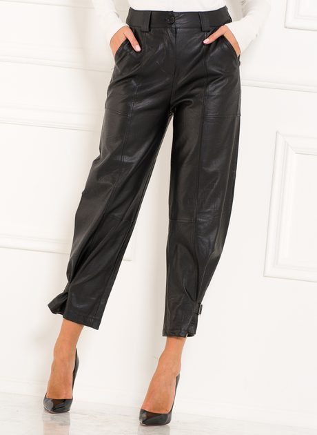 Dámské černé koženkové kalhoty volné s pásky - Due Linee - Jeany a kalhoty  - Dámské oblečení - GLAM, protože chci být odlišná!