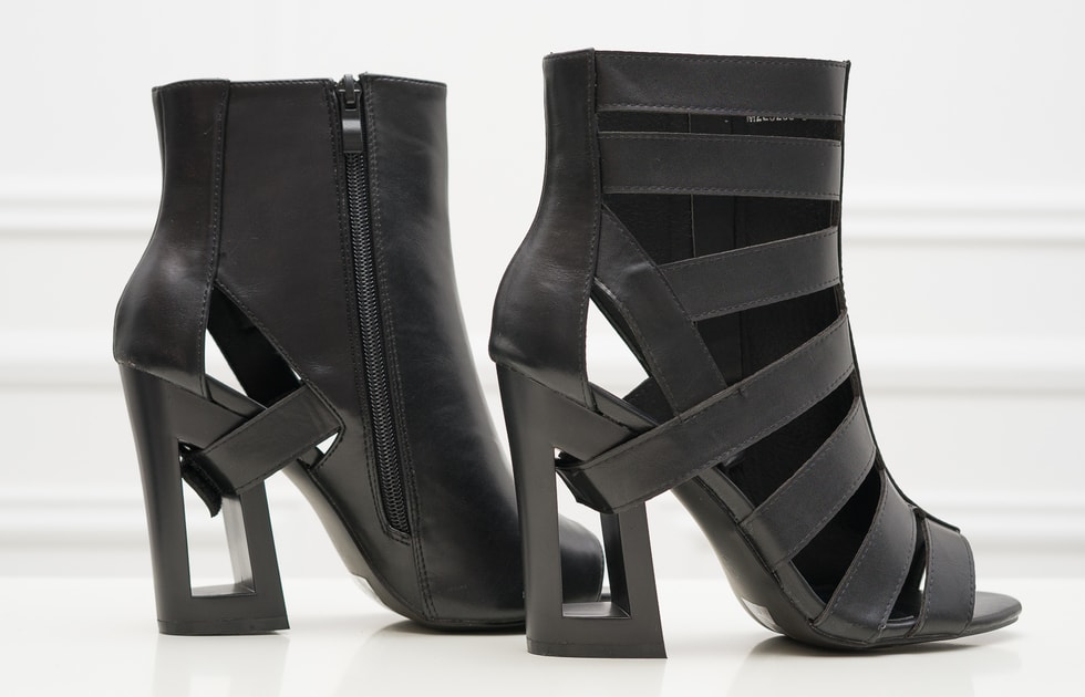 Dámské páskové sandály na podpatku černé - GLAM&GLAMADISE - Kotníkové -  Dámská obuv - GLAM, protože chci být odlišná!