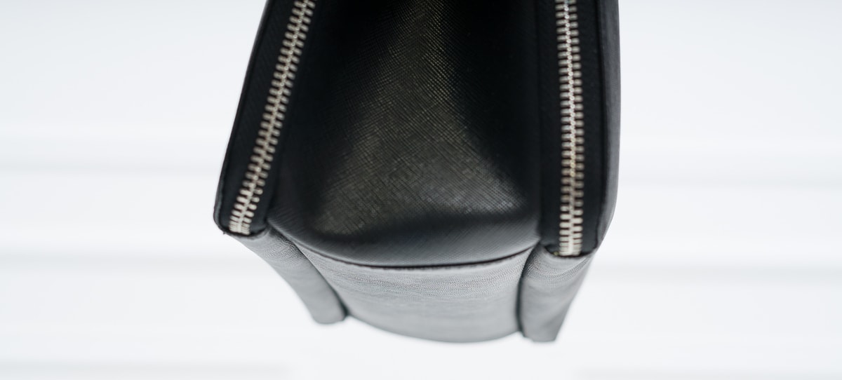 Glamadise - Italian fashion paradise - Real leather shoulder bag Guy Laroche  Paris - Black - Guy Laroche Paris - Shoulder bags - Leather bags -  Glamadise - italian fashion paradise