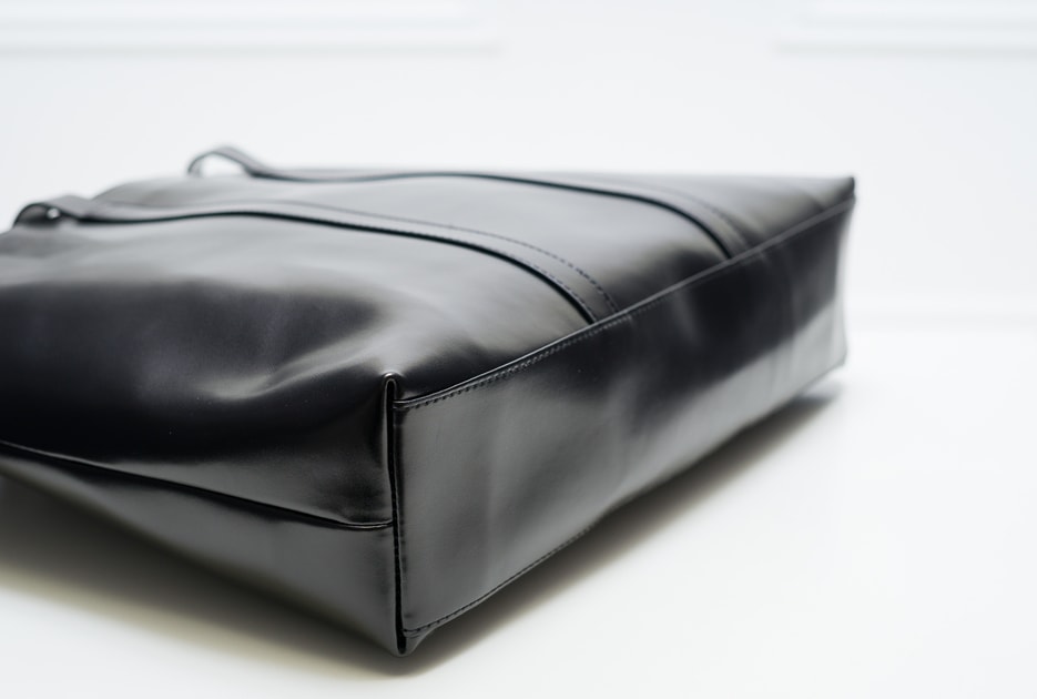 Handbag Guy Laroche Black in Synthetic - 23316652