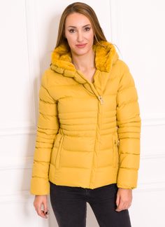 Dámska zimná krátka bunda s asymetrickým zipsom - žltá