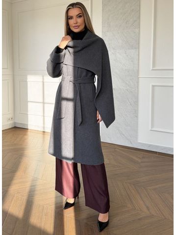 Costum damă burgundy cu cataramă aurie -