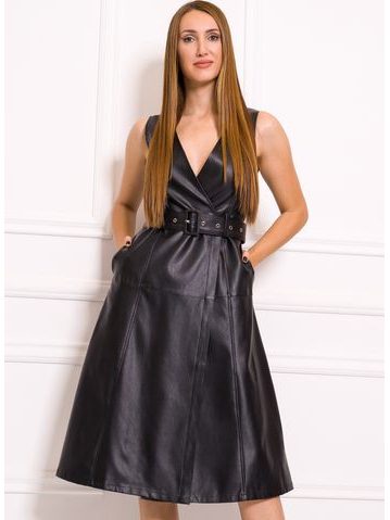 Dámske koženkové midi šaty s opaskom - čierna