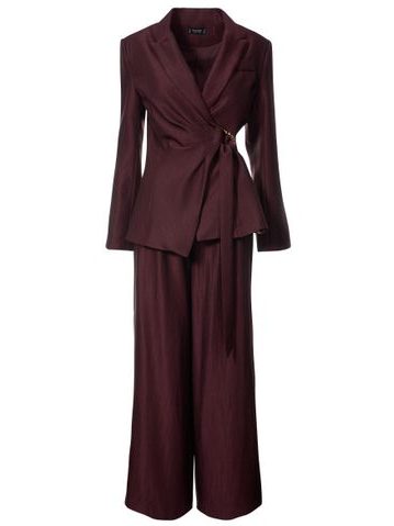 Costum damă burgundy cu cataramă aurie -