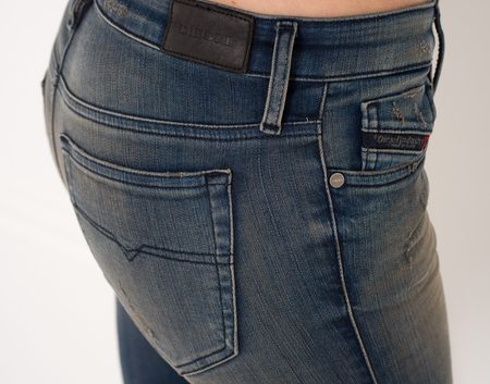 Jeansy dla kobiet DIESEL - granatowy -