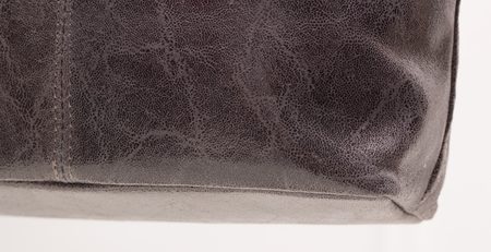 Dámska kožená kabelka sivá mäkká lesklá -