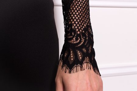 Dámska elegantná šaty s čipkovanými rukáv - čierna -