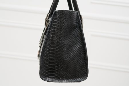 Kožená kabelka s přezkami ražená - černá -