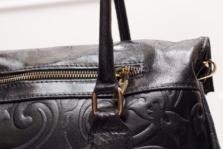 Dámská kožená kabelka kombinace černo černé květiny -