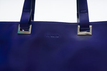 Kožená kabelka Guy Laroche stříbrné zdobení - modrá -