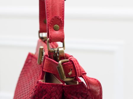 Dámska kožená kabelka prepletaný otočné zapínanie - červená -