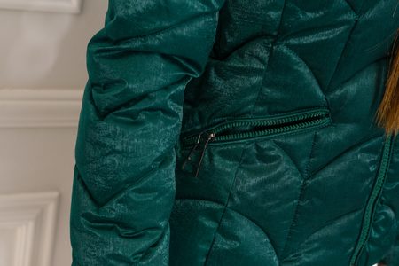 Exkluzívna krátka zimná bunda s pravou kožušinou smaragdovo zelená -