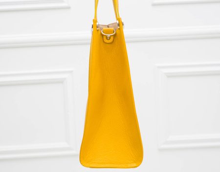 Dámská kožená kabelka vysoká s otočným zapínáním - žlutá -