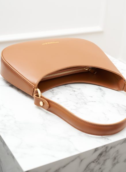 Kožená kabelka ražená coyo -