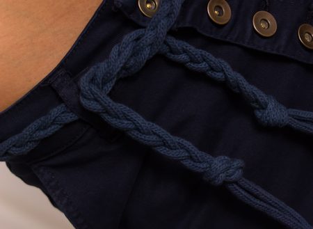 Dámske nohavice s nízkym sedom a opaskom - modrá -