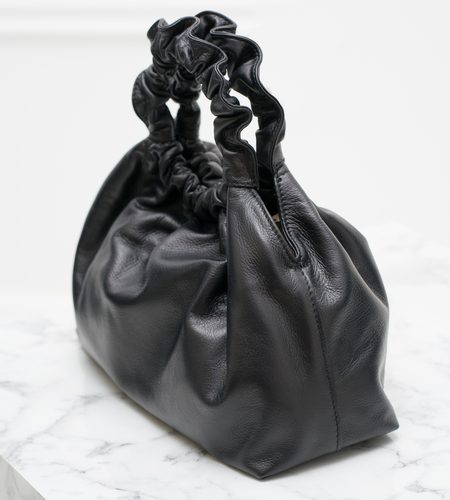Dámská kožená kabelka malá do ruky nařasené poutko - černá -