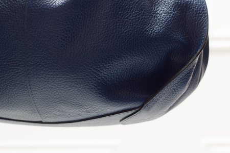 Dámská kožená kabelka přes rameno poutko s volánem - modrá -