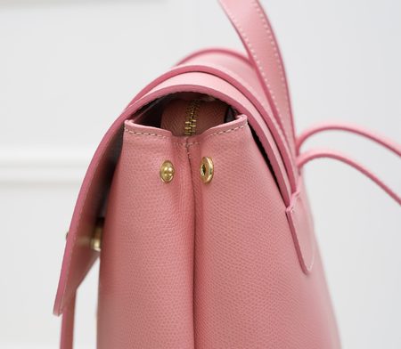 Dámsky kožený batoh na patenty razený - svetlo ružový -
