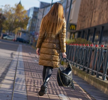 Dámská zimní bunda s vázáním zelená -