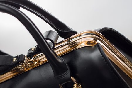 Dámská kožená kabelka kufřík - černá -