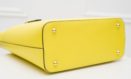 Dámská kožená kabelka s jednou přezkou na straně - světle žlutá -
