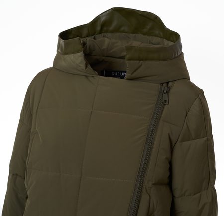 Dámska zimná khaki bunda s koženkovými detailmi -