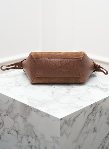 Dámská kožená kabelka do ruky z broušené kůže hnědá -