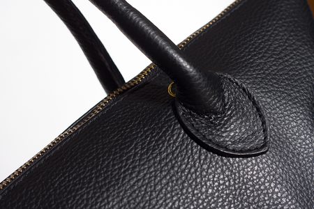 Dámská kožená kabelka černá -