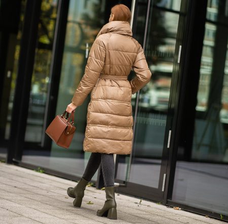 Zimní delší bunda s ozdobými knoflíky světle šedá -