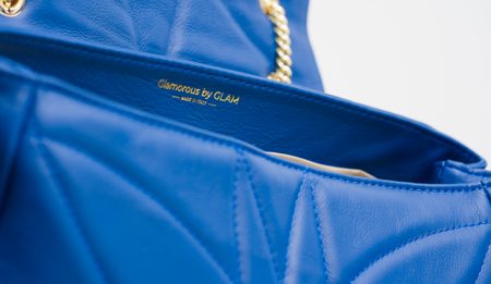 Dámská kožená kabelka prošívaná s řetízkem - královsky modrá -