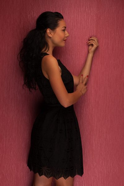 Dámské černé šaty s motivem A střih -