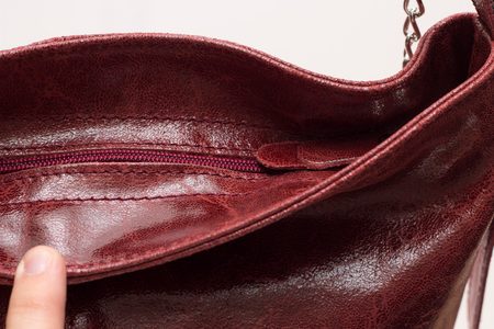 Dámská kožená kabelka vínová měkká lesklá -