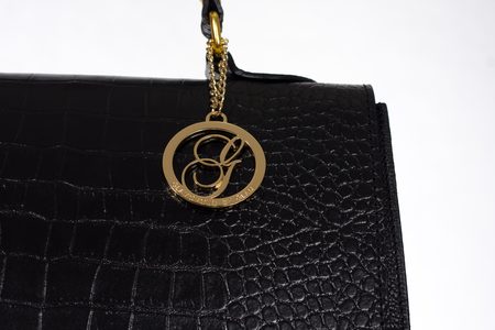 černá italská kabelka z kůže se zlatými doplňky
