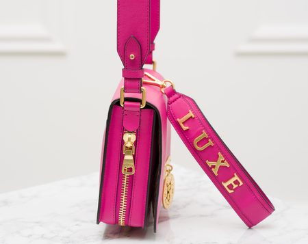 Damska skórzana crossbody torebka Guess Luxe - różowy -
