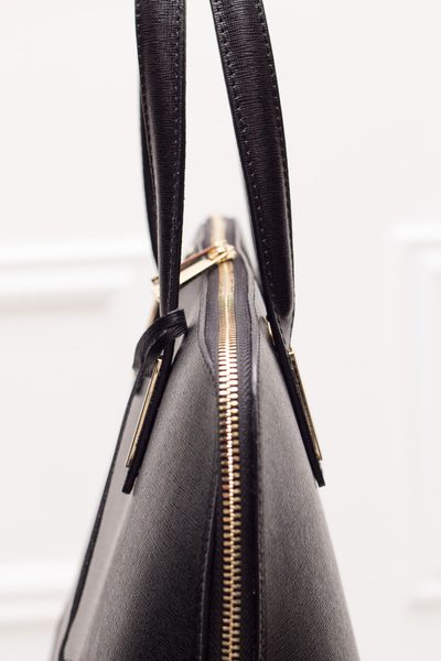 Dámska kožená kabelka so zlatým zdobením - čierna -