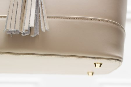 Dámská kožená kabelka vak - béžová -