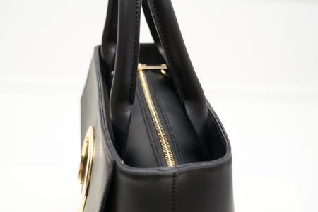 Dámska kožená kabelka malá so zlatým kruhom - čierna -