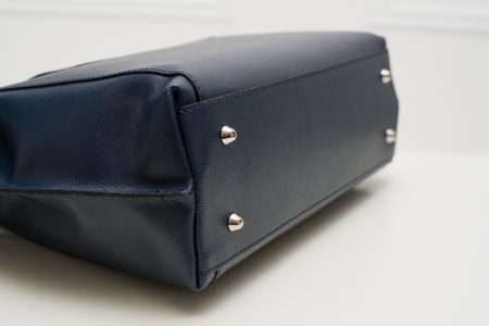 Kožená kabelka otočné zapínanie - tmavá modrá -