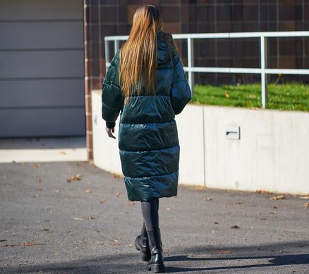 Dámská zelená metalická zimní bunda s přeskami -