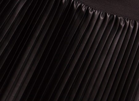 Dámská koženková plizováná sukně - černá -