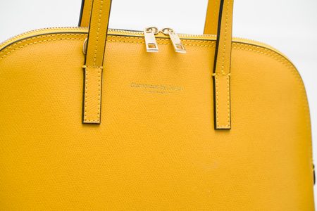 Dámská kožená kabelka do ruky na zip - žlutá -